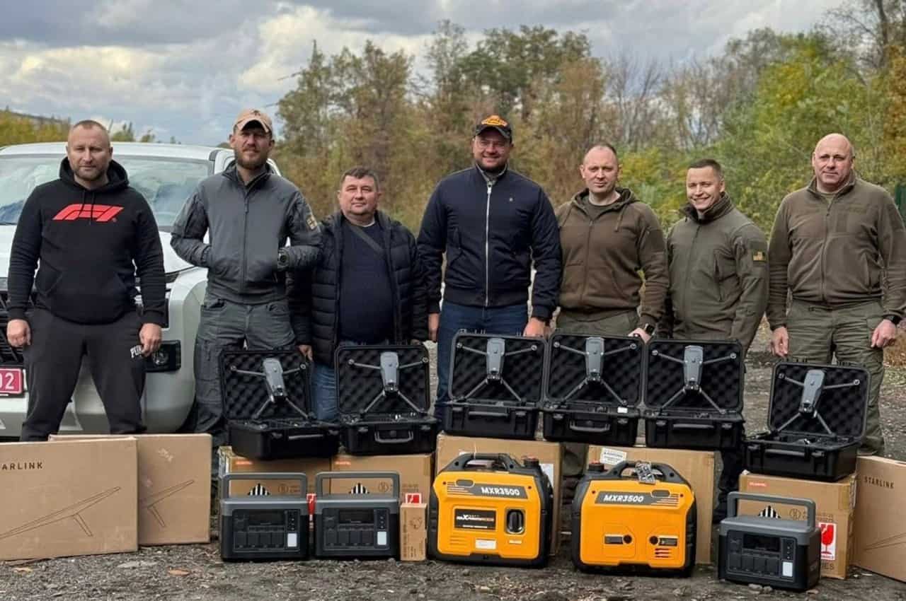 Ні мер ні Львова, ні Чернівців, ні Ужгорода, ні Житомира, ні Хмельницького, ні Тернополя, ні Вінниці не їздять робити фотосесії на фронт